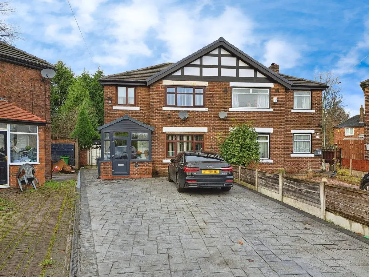 4 bed semi-detached house for sale