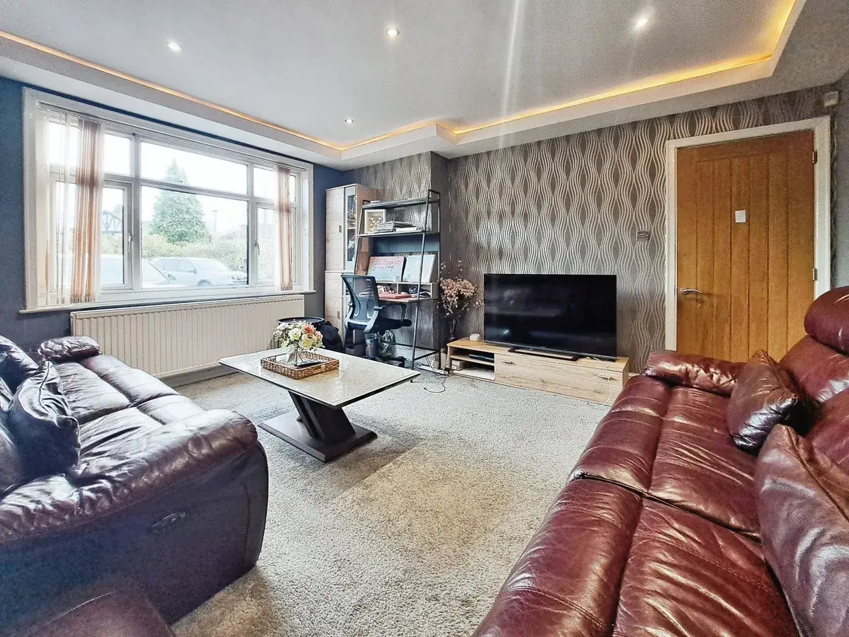 4 bed semi-detached house for sale