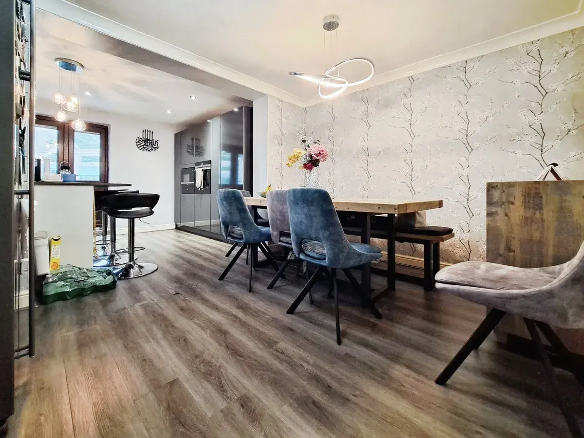 4 bed semi-detached house for sale