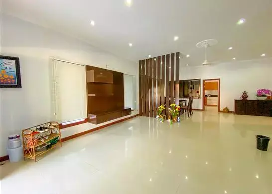 Western Style Villa for Sale.