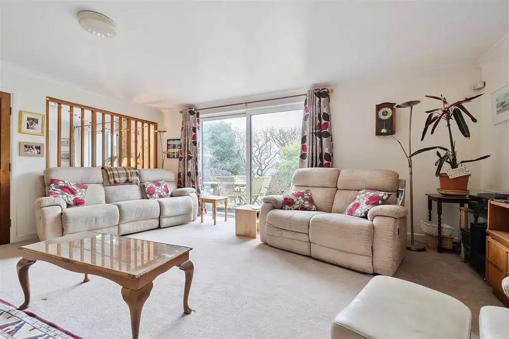 4 bed semi-detached house for sale