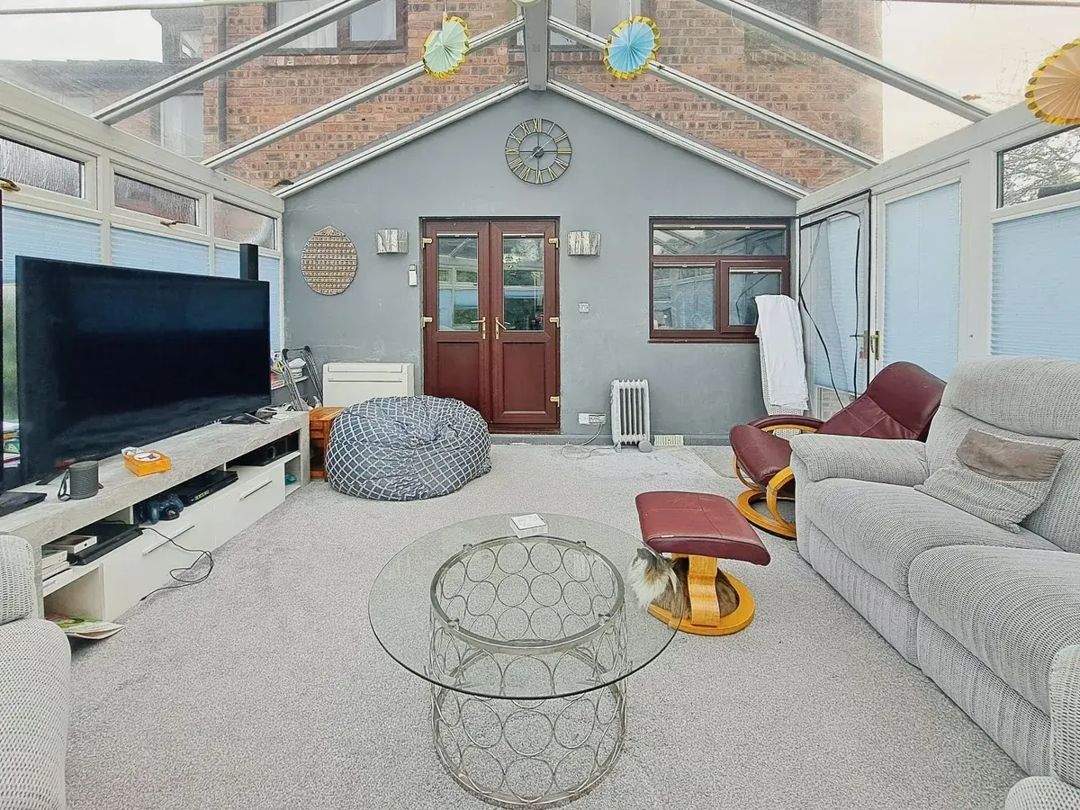 4 bed semi-detached house for sale