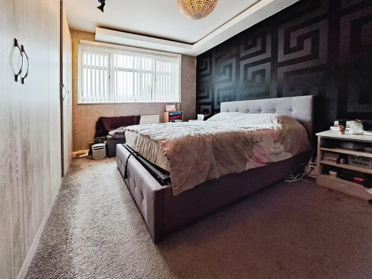 4 bed semi-detached house for sale