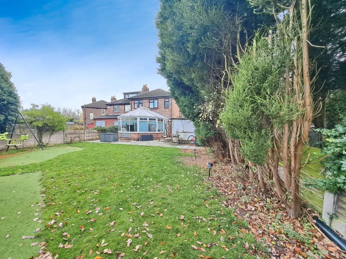 4 bed semi-detached house for sale